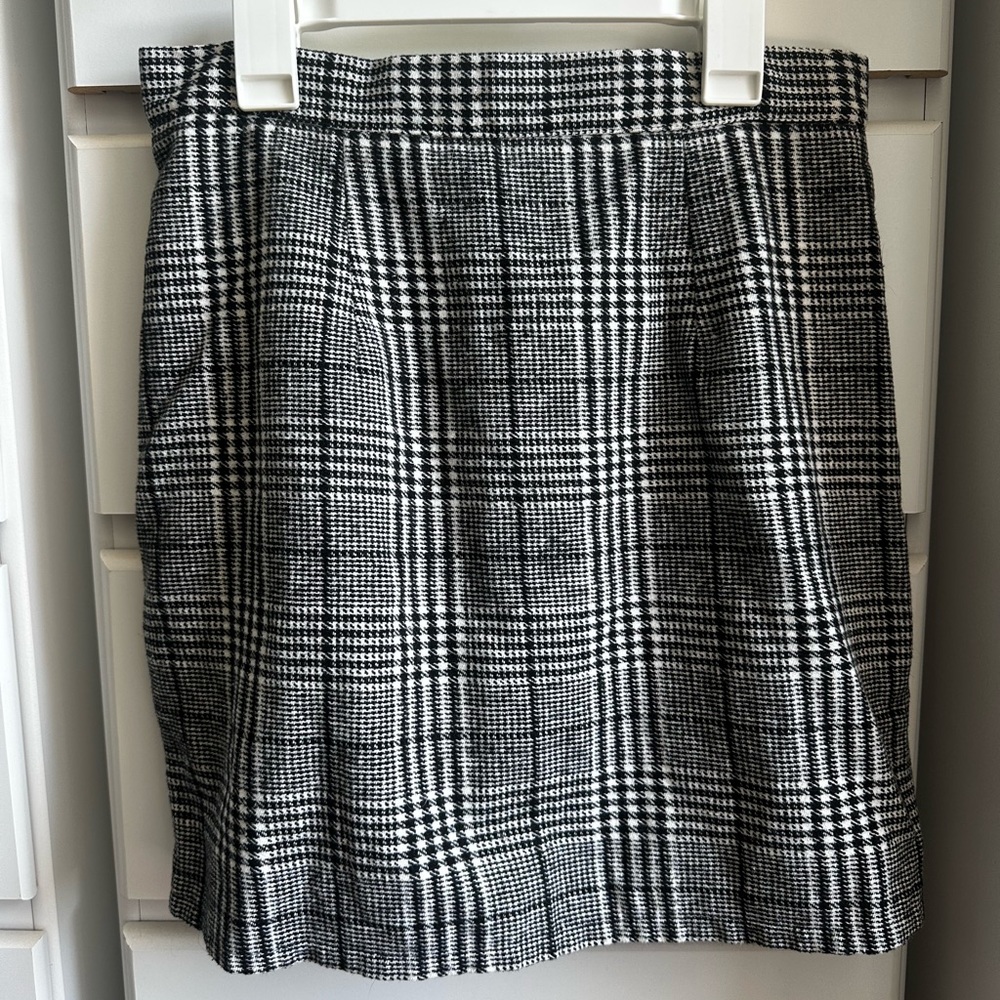 Classic Black and White Plaid Skirt